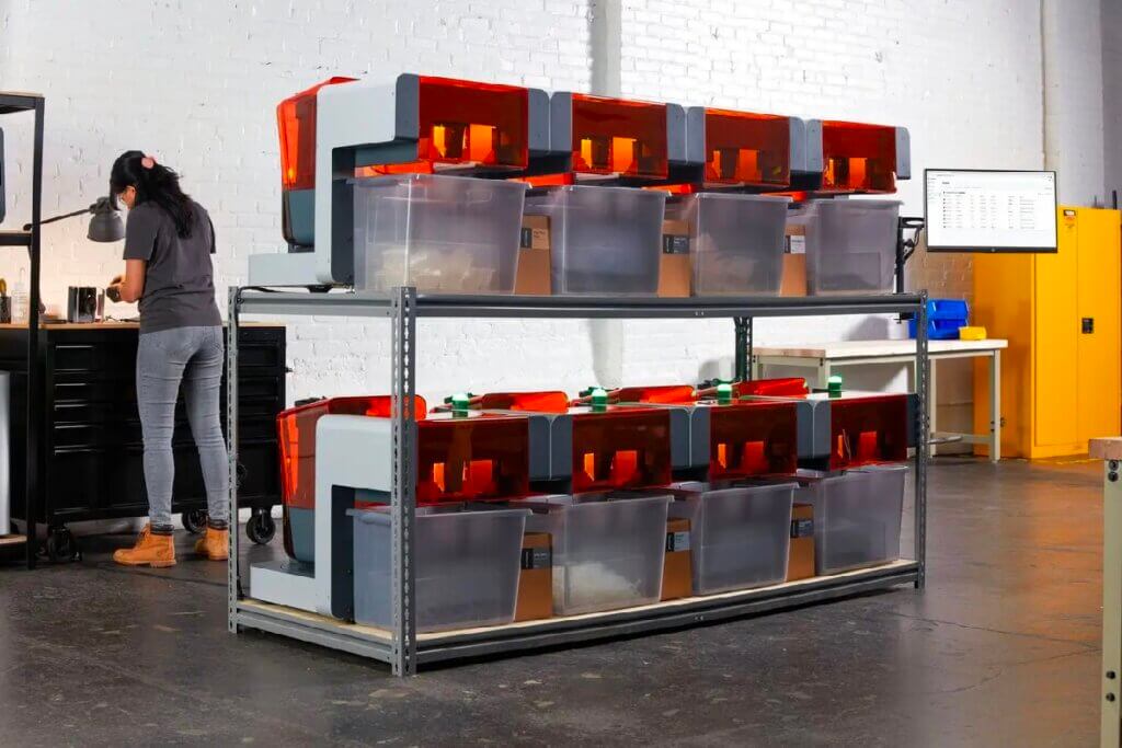 自動化された3Dプリントのようす　出典：Formlab社